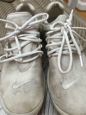 Nike Beige/Cream and white  Lace-Up Athletic Sneakers Size 9 Mens need cleaning